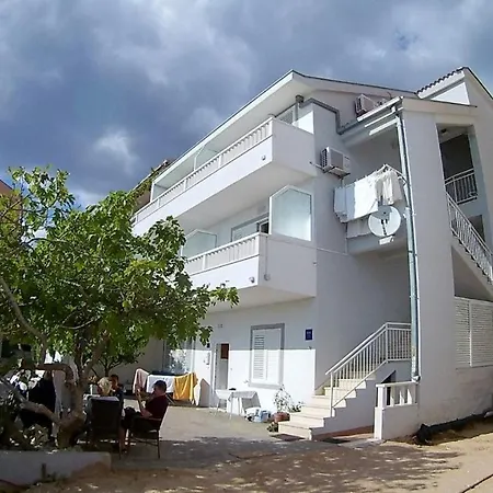 Apartament Manda *