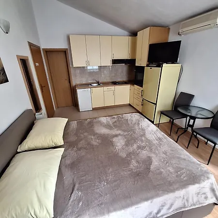 Manda * Baška Voda