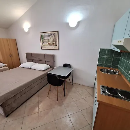 Apartament Manda *