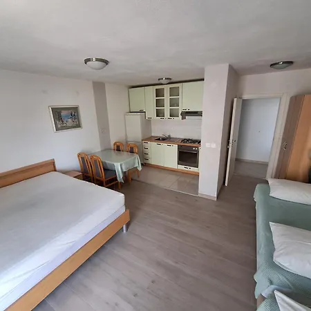 Manda Apartament