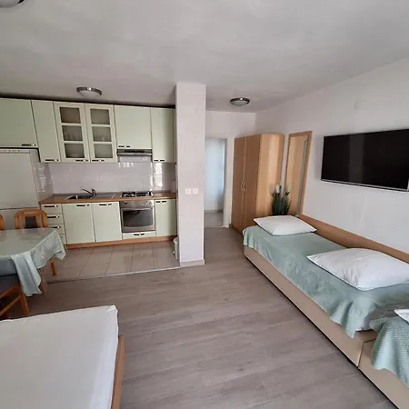 Apartament Manda *
