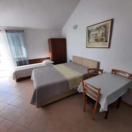 Manda Apartment *